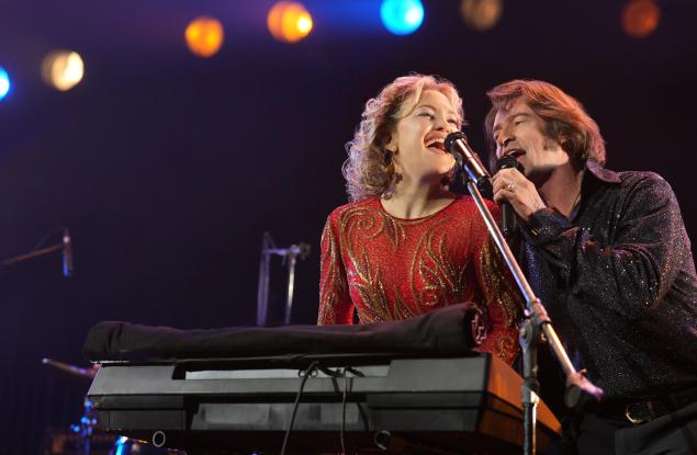 Хю Джакман и Кейт Хъдсън огласят кината със "Song Sung Blue" през декември