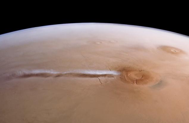 Разгадаха мистерията на самотния дълъг марсиански облак