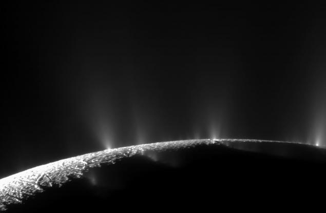 Метанът, открит в облак на Енцелад, може да е признак на живот