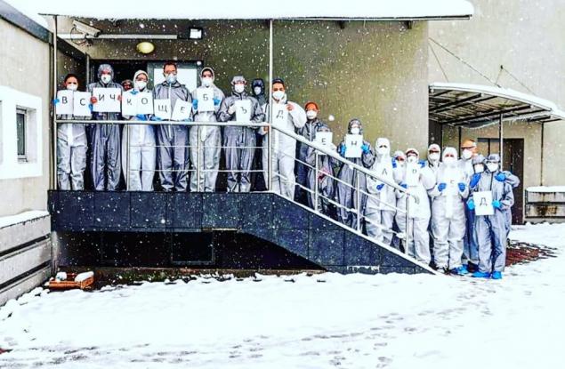 Медици от ВМА с трогателно послание: Всичко ще е наред!