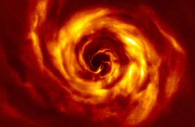 Впечатляващи снимки показват турбулентното раждане на гигантска планета