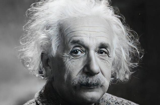 Видео показва как Айнщайн обяснява най-популярното си уравнение