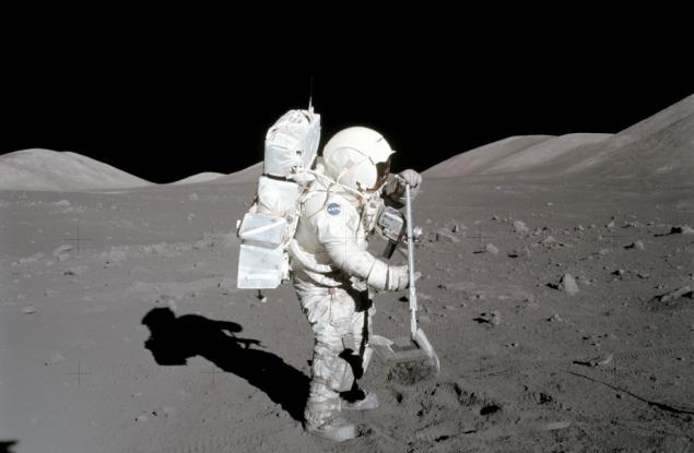 NASA отваря проба от Луната, взета преди 50 години