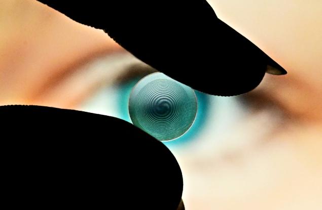 Контактна леща с форма на спирала използва "оптичен вихър", за да коригира зрението