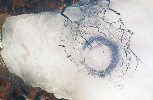Разплетоха мистерията на странните ледени кръгове в Сибир