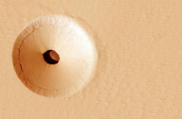 Тази необичайна „дупка“ на Марс най-вероятно е подземна пещера