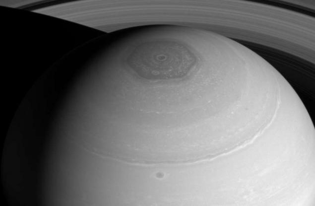 Полярният шестоъгълник на Сатурн е най-мъгливото място в Слънчевата система