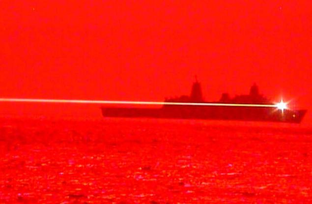 Американският флот пусна кадри на лазерно оръжие, стрелящо по дрон за първи път