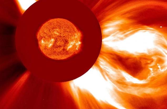 „Солър орбитър“ засне тези впечатляващи коронални изхвърляния на маса
