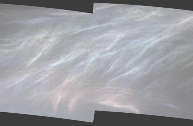 „Кюриосити“ засне редки многоцветни сияещи облаци на Марс