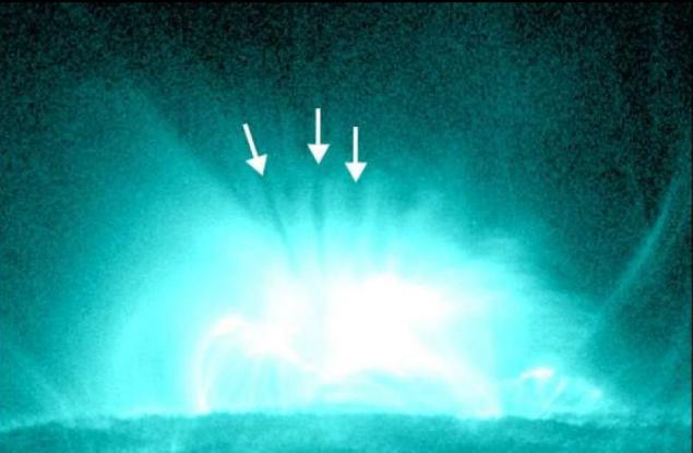 Ето защо слънчевите изригвания имат странни тъмни „пръсти“ 