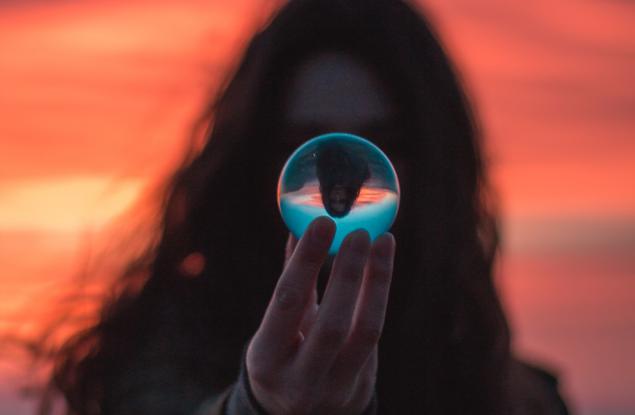 Законът за отражението обяснява защо привличате едни и същи хора, места и проблеми