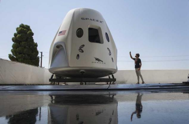 SpaceX ще изпрати трима туристи до Международната космическа станция догодина
