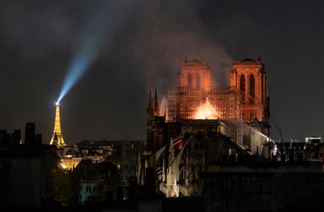 Пожарът в катедралата „Нотр Дам“ разкрива тайните на нейната архитектура
