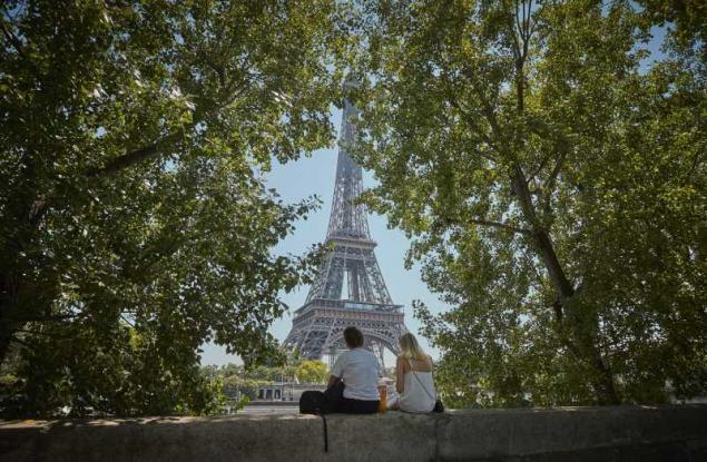 Кубинец построи копие на Айфеловата кула върху покрива на дома си