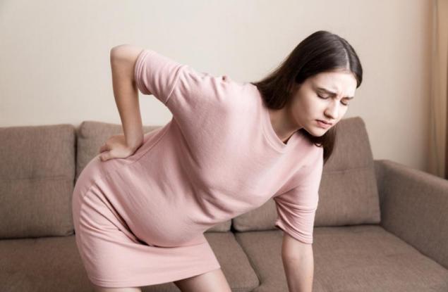 Как бременната да „разтовари“ гърба си при домакинската работа