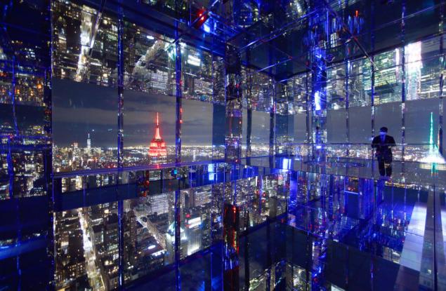 Със стъклен асансьор на 300 метра от земята (фотогалерия)