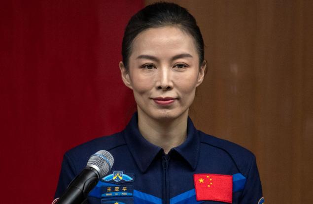 Ван Япин - първата китайка, която излиза в открития космос