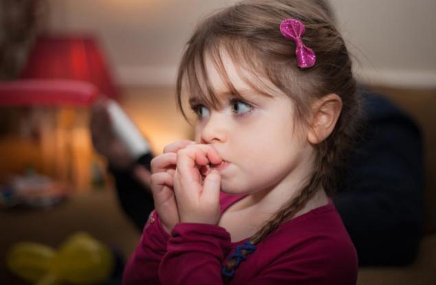 Как да отучите детето да си гризе ноктите