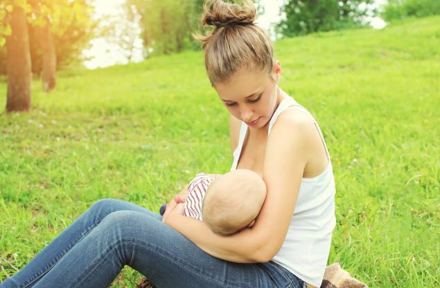 Кърмене в жегата 