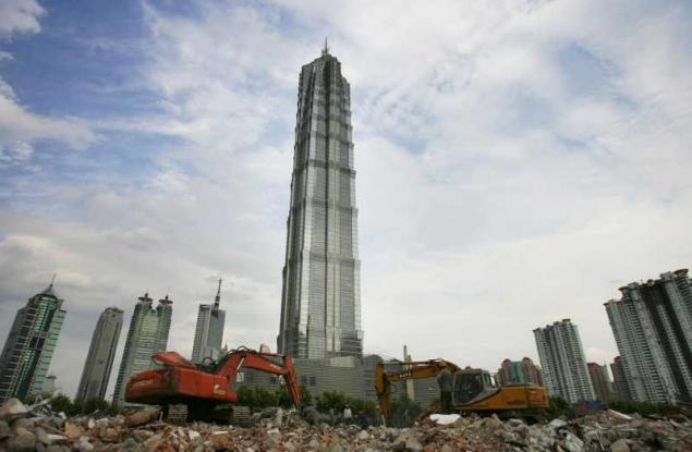Инженери в Китай „преместиха“ 5-етажно училище