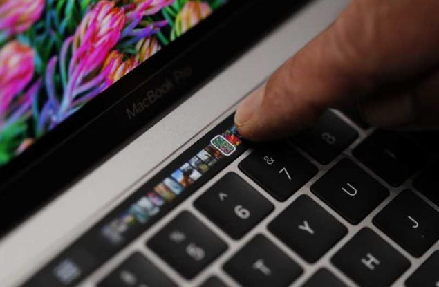 Екрани на MacBook се напукват при нормална употреба