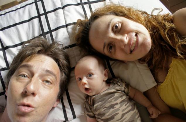 Защо майките са толкова чувствителни, а татковците – обрани в емоциите