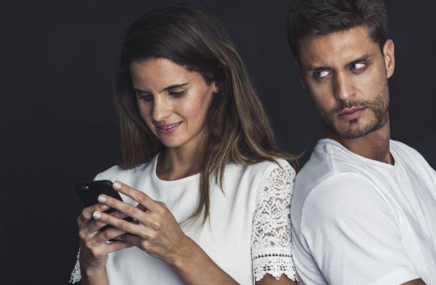 Мъжът ми вече не ревнува: дали е спрял да ме обича 