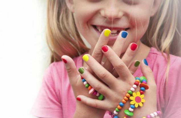 Дерматолози: Не лакирайте ноктите на детето 
