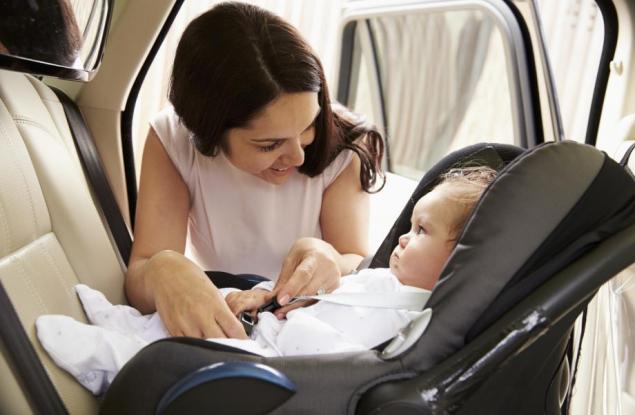 На път: бебето в столчето за кола - не по-дълго от 30 минути
