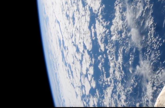 Как да видите света на живо, без да напускате дома си