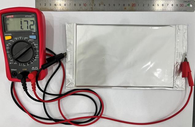 Екологична алуминиева батерия издържа 10 000 цикъла с минимални загуби