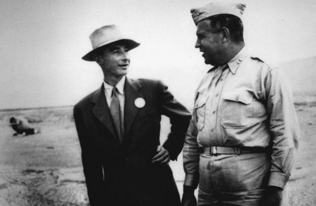 Вижте как Опенхаймер изнася прословутата си реч „Сега аз съм станал Смъртта, унищожителят на световете“