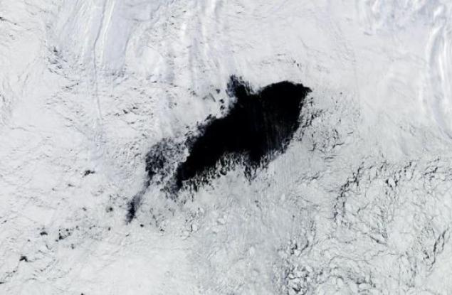 Невидими въздушни реки в небето образуват гигантски дупки в антарктическия лед