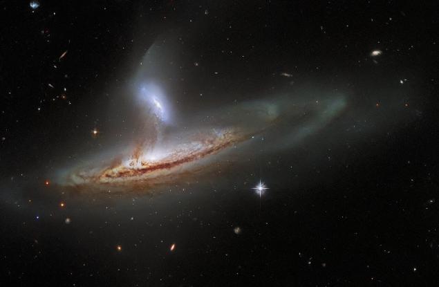 Насладете се на красивото взаимодействие между две галактики