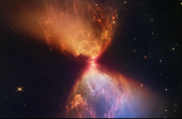 „Джеймс Уеб“ засне протозвезда, образувала огнен пясъчен часовник