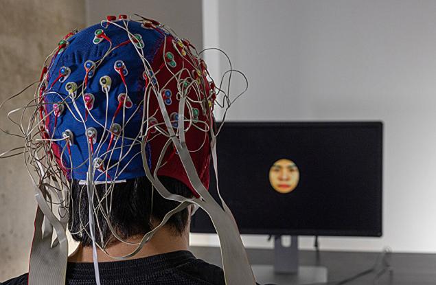 Изкуственият интелект и мозъчната активност разкриват защо разпознаваме по-трудно лица от други раси