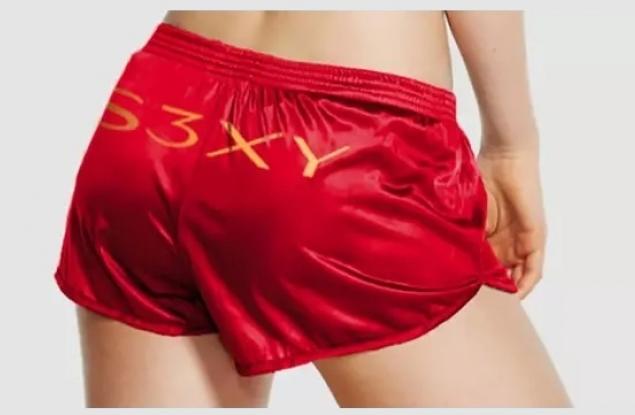 Илон Мъск пусна в продажба своя собствена серия шорти и “счупи” сайта на “Тесла”