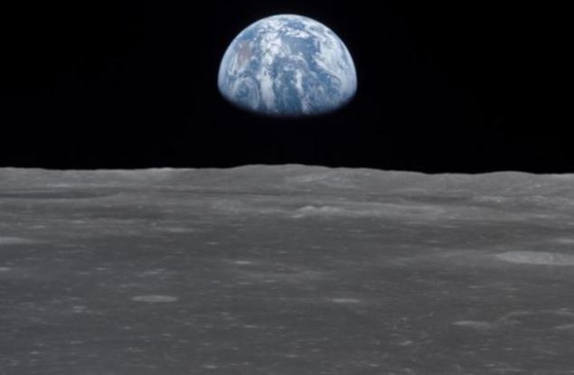 Луната вероятно е предпазила атмосферата на ранната Земя от Слънцето