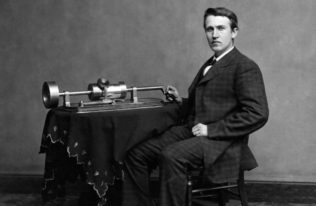 24 август 1891 г. - Томас Едисън патентова кинокамерата