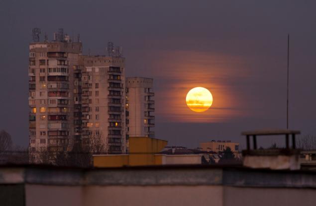 В четвъртък ще наблюдаваме единствената Синя Луна за 2023 г. И освен това тя ще е суперлуна