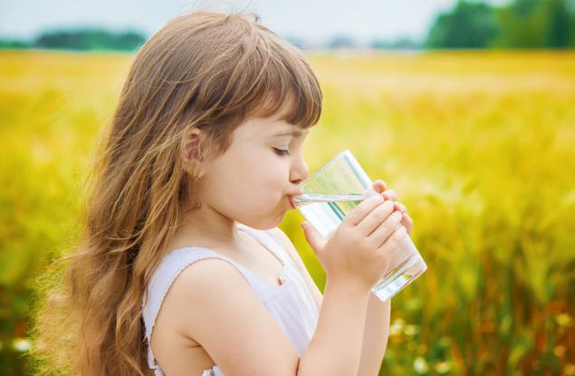 Хидратацията има благоприятен ефект върху здравето, настроението и концентрацията при децата