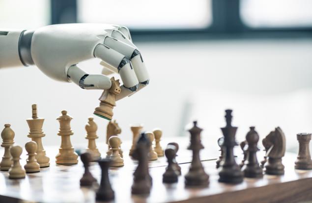 Робот счупи пръста на 7-годишно дете по време на игра на шах