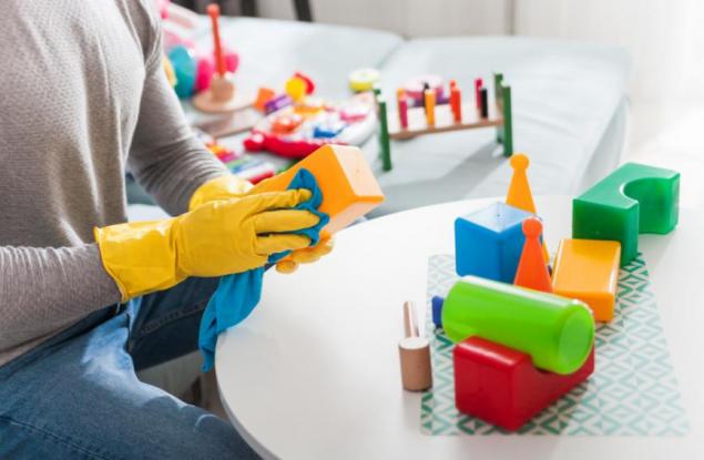 Как правилно да почистим детските играчки