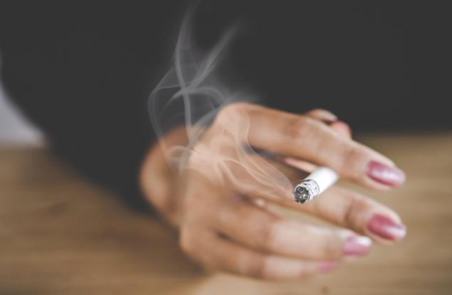 Никотинът блокира производството на естроген при жените