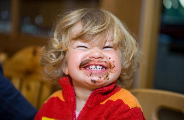 На каква възраст детето може да се храни самó