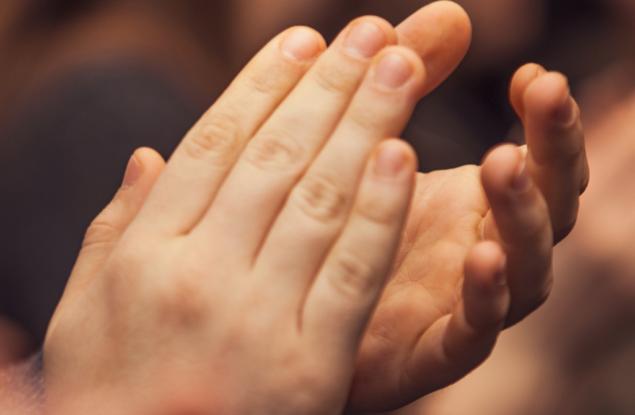 Хора в много градове аплодираха българските медици от балконите си