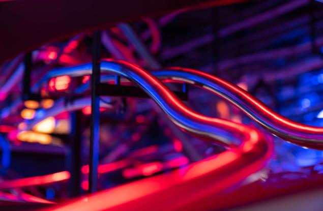 Усъвършенстван детектор на единични фотони търси „лека“ тъмна материя