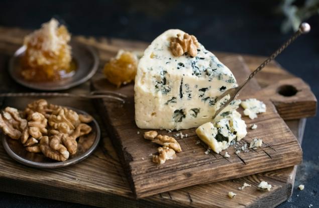 Полезно ли е синьото сирене?