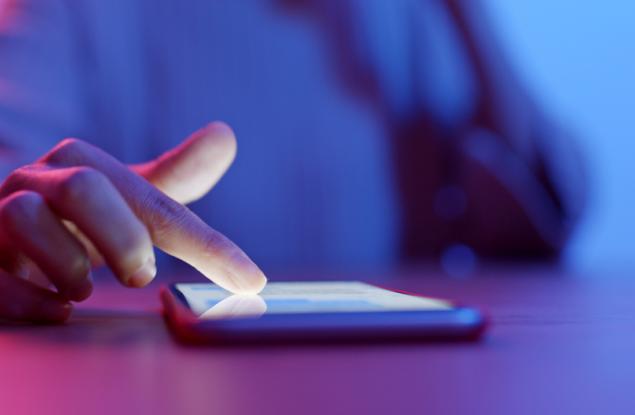 Прекалената употреба на смартфони може да отключи синдрома на Титце